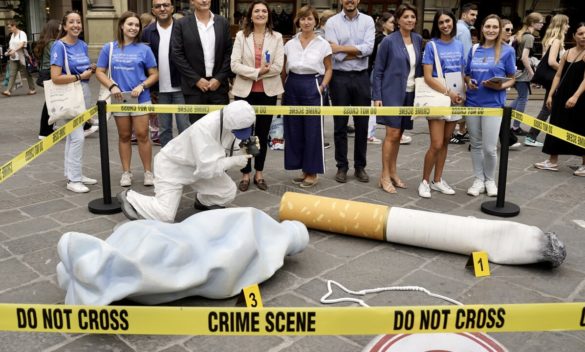 Campagna "Piccoli gesti, grandi crimini" contro l'abbandono mozziconi di sigaretta a Firenze