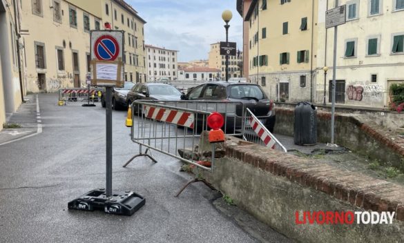 Scali Monte Pio problemi con transenne mobili e parcheggi abusivi