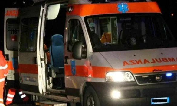 Scontro auto, 3 feriti inclusi minore, grave anziana 72enne.
