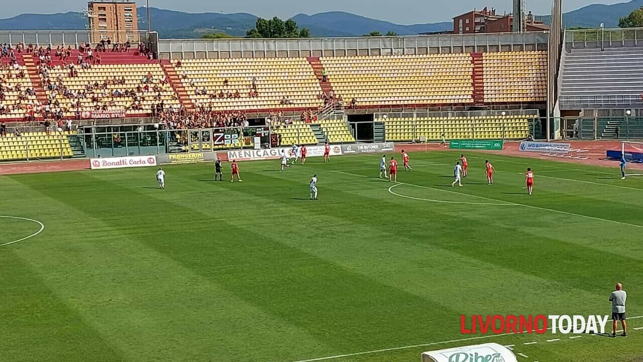 Serie D, Livorno-Grosseto 1-1, Ronchi segna nel finale, Livorno ottiene il pareggio.