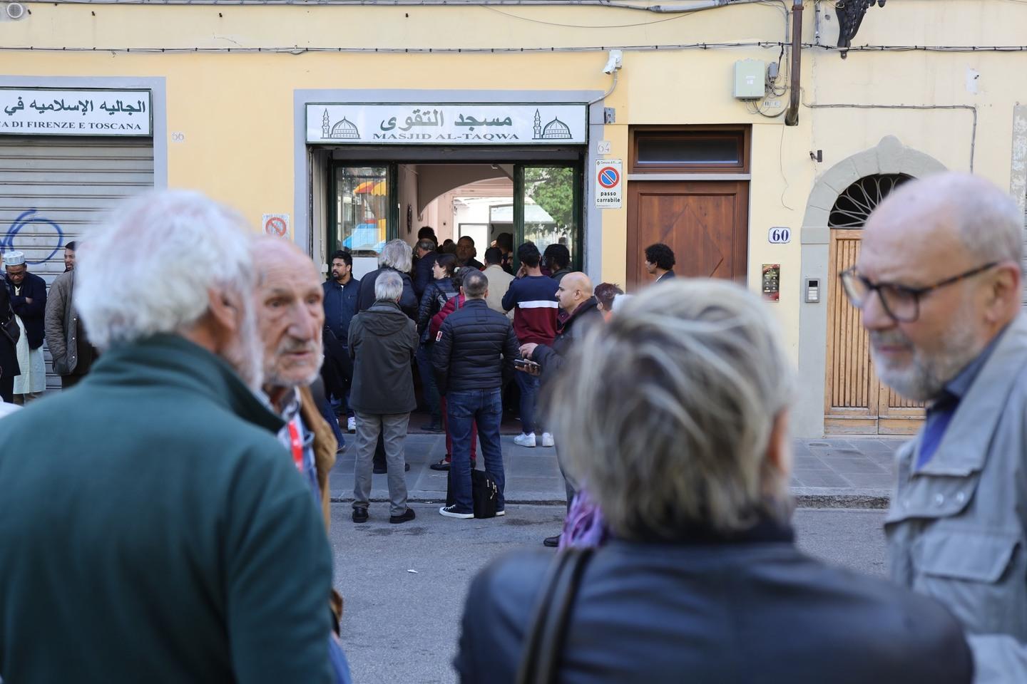 Sfratto moschea Firenze posticipato a novembre.