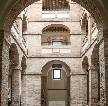 Siena, bando aperto per specializzazioni in Beni storico artistici. 30 posti e 2 borse di studio.