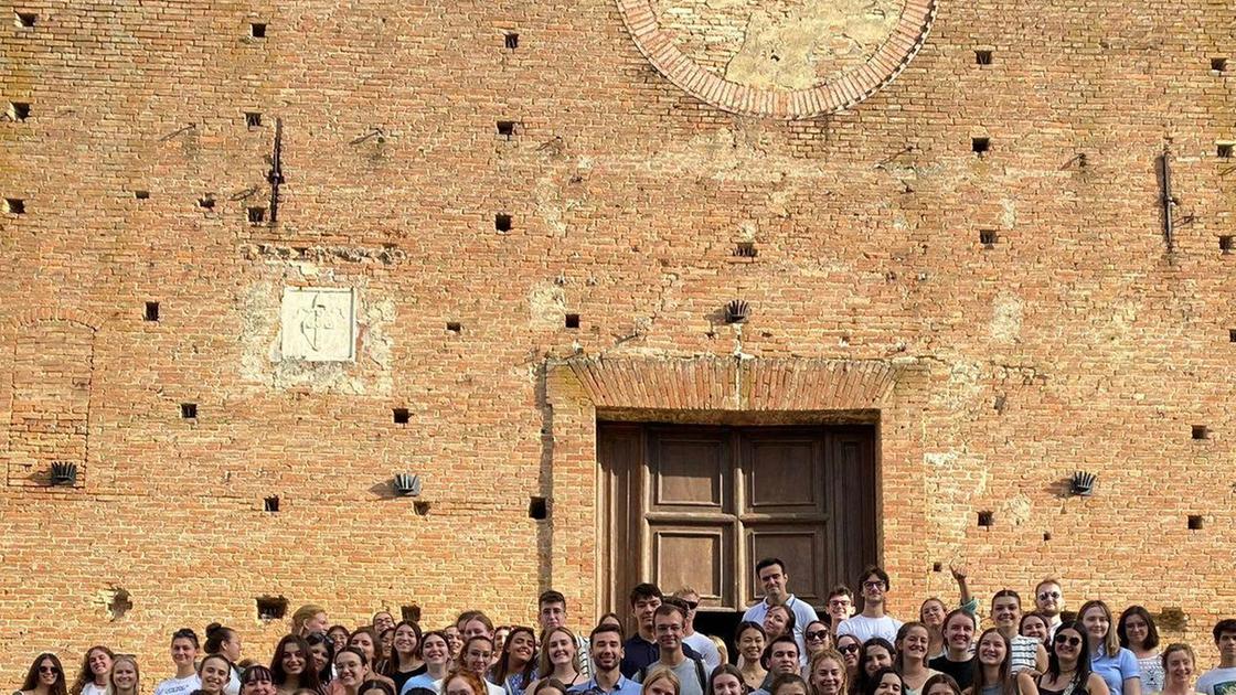 Studenti Erasmus, vanto per l'ateneo, fastidio per la città nel destino beffardo.