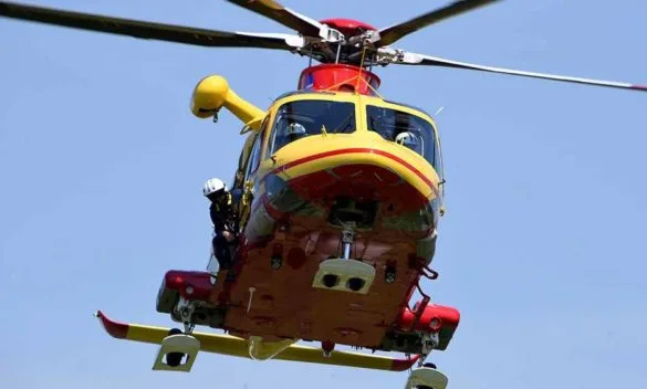Malore fatale in mare, muore un 82enne