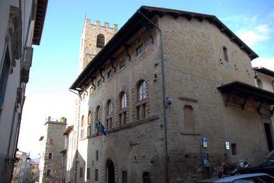 Udienze riprese al tribunale di Arezzo dopo morte degli archivisti di Stato.