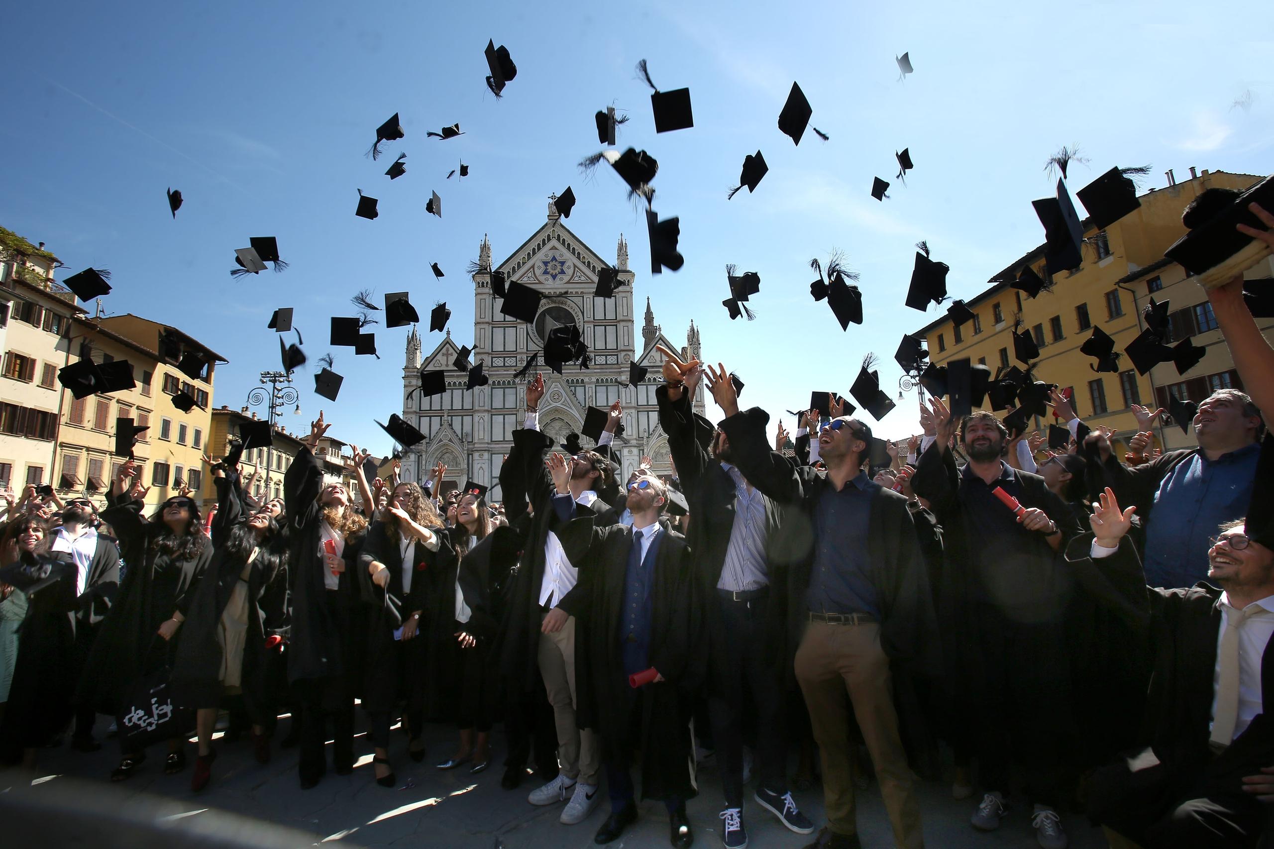 Università di Firenze celebra 176 dottori di ricerca con festa