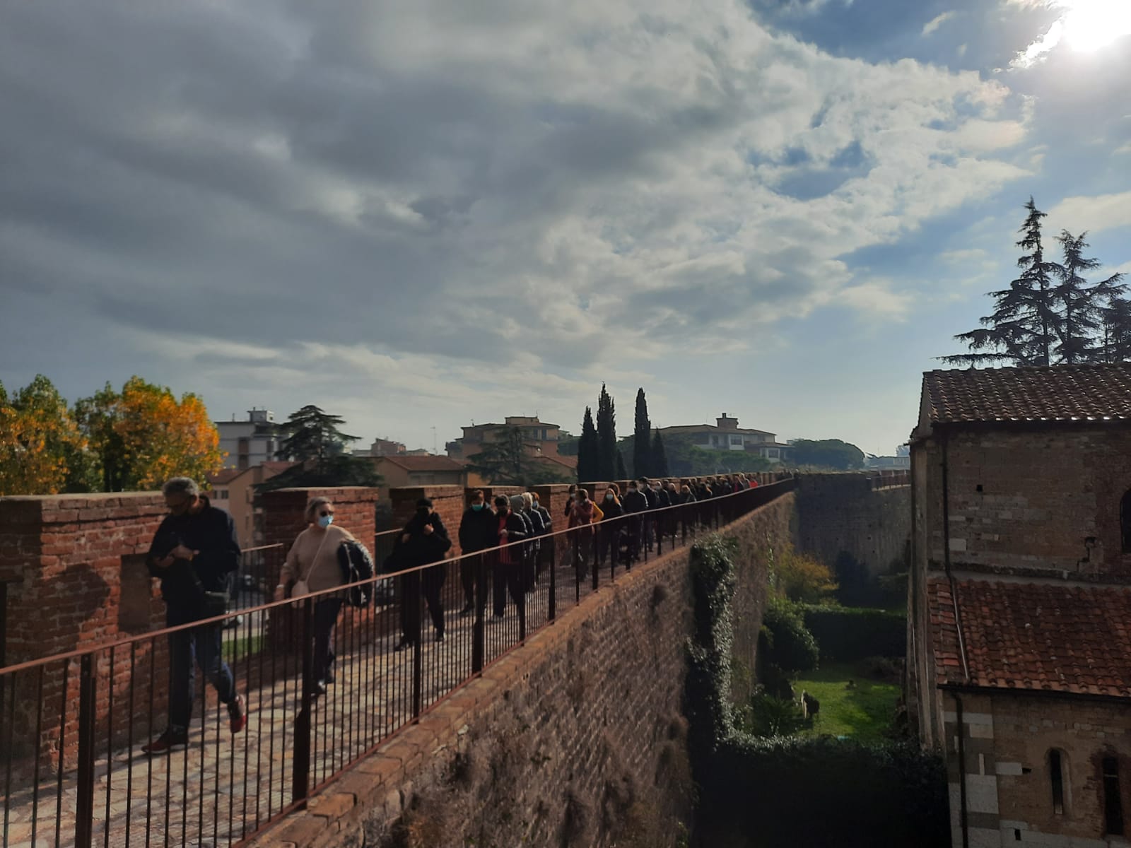 Visita unica di Pisa, scopri la città da terra e dall'Arno!