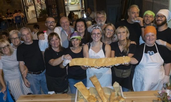 Festa della Madonna del Buon Consiglio: Caprigliola, la "nave" luminosa di Aulla. 1 Festa della Madonna del Buon Consiglio a Aulla: Caprigliola diventa una grande nave piena di luci