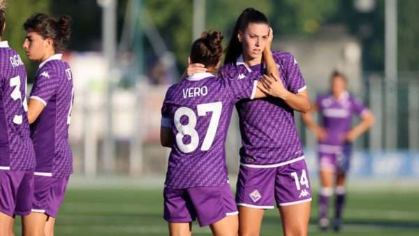 Fiorentina Femminile sconfigge Napoli con Kajan e Boquete in una partita finale amichevole.