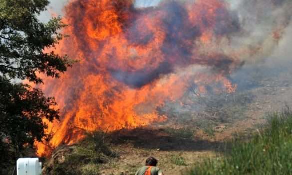 Alto rischio di incendi: da domani stop agli abbruciamenti