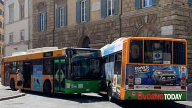 Leggero incidente in Piazza Attias: due passeggeri feriti