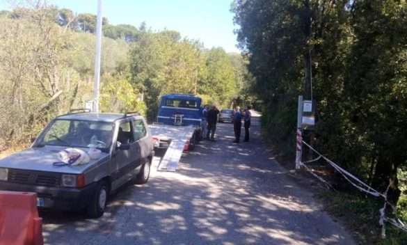 Via del Limoncino: Livrea rimuove auto frontisti, polemica con comitato 'no discarica' per grave intimidazione.