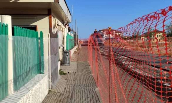 Cantiere in piazza Viviani blocca attività, mancanza di rispetto.