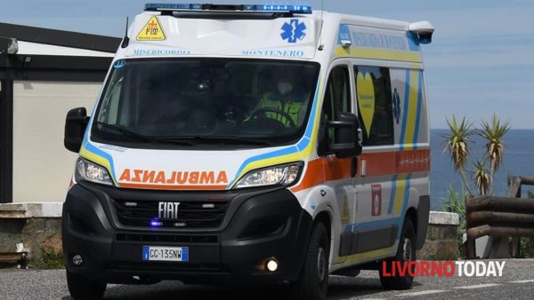 Grave uomo di 50 anni rischia annegamento a Quercianella: rianimato e trasportato in ospedale.