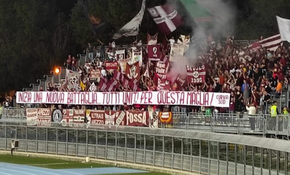 Rimini è stata la cornice di un debutto straordinario per Arezzo. Gucci e Iori decisivi con i loro gol, offrendo una vittoria in trasferta.