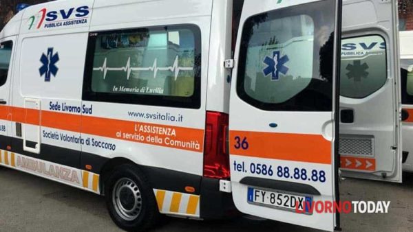 35enne ricoverato dopo violenta rissa all'alba davanti a un bar.