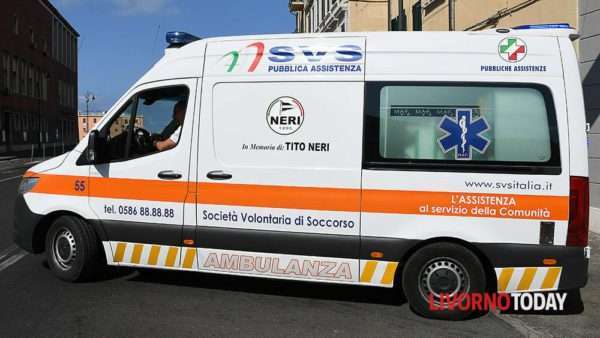 Turista di 72 anni colpito da infarto a bordo della nave, trasportato in ospedale in condizioni critiche.