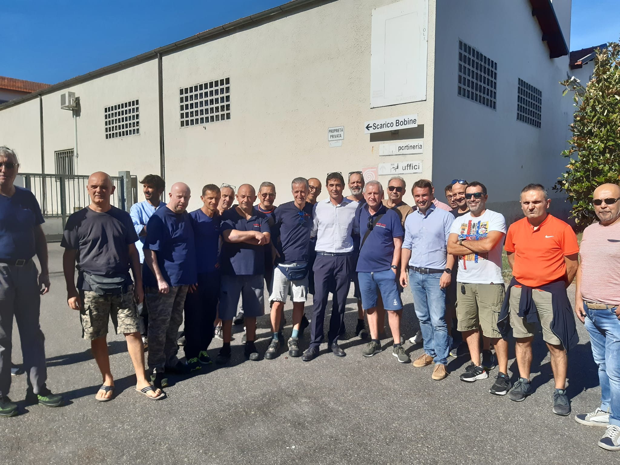 100 lavoratori del Cartonificio Fiorentino incrociano le braccia.