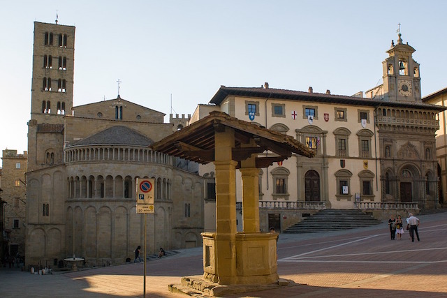 21enne ferito con coltello ad Arezzo, vittima di aggressione