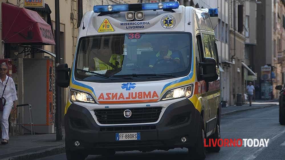 Improvvisa lite sentimentale degenera, giovane donna aggredita da due ragazze.