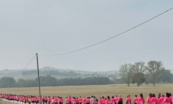 3.000 donne in marcia per sensibilizzare sulla lotta al tumore al seno