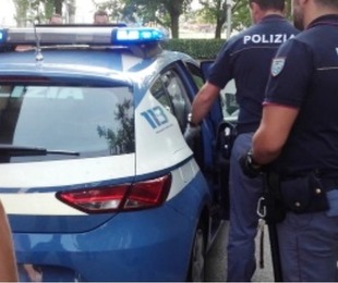 31enne arrestato per molestie a tre ragazze nel centro storico, stesso individuo che ha disturbato il pronto soccorso di Prato. In carcere per violenza sessuale.