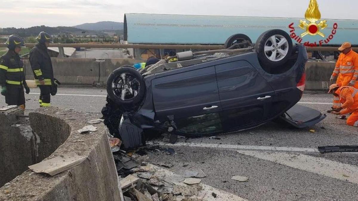 51enne ferito a Livorno in un ribaltamento auto sulla Fi-Pi-Li.