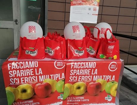 A Massa Carrara, la lotta alla sclerosi multipla continua con "La Mela di AISM".