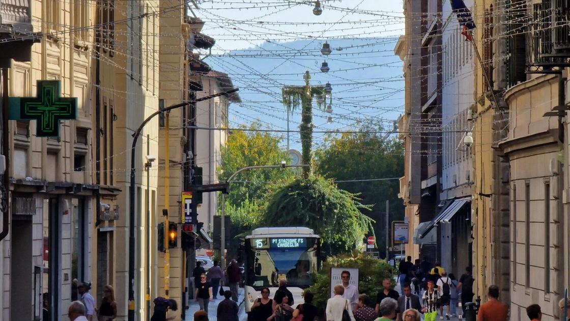 A Pistoia un Natale caldo, con le luminarie in anteprima