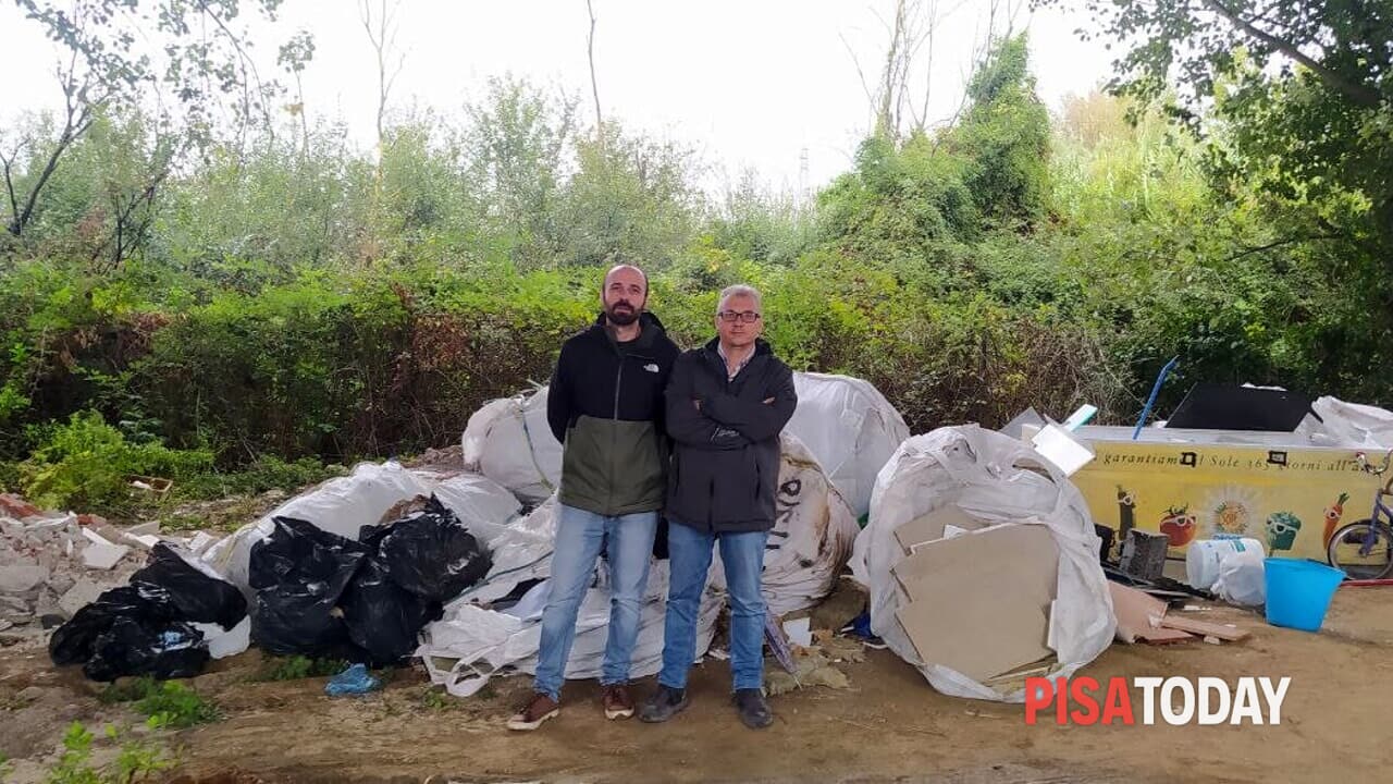 Abbandono rifiuti pericolosi in via Viaccia, grave degrado ambientale.