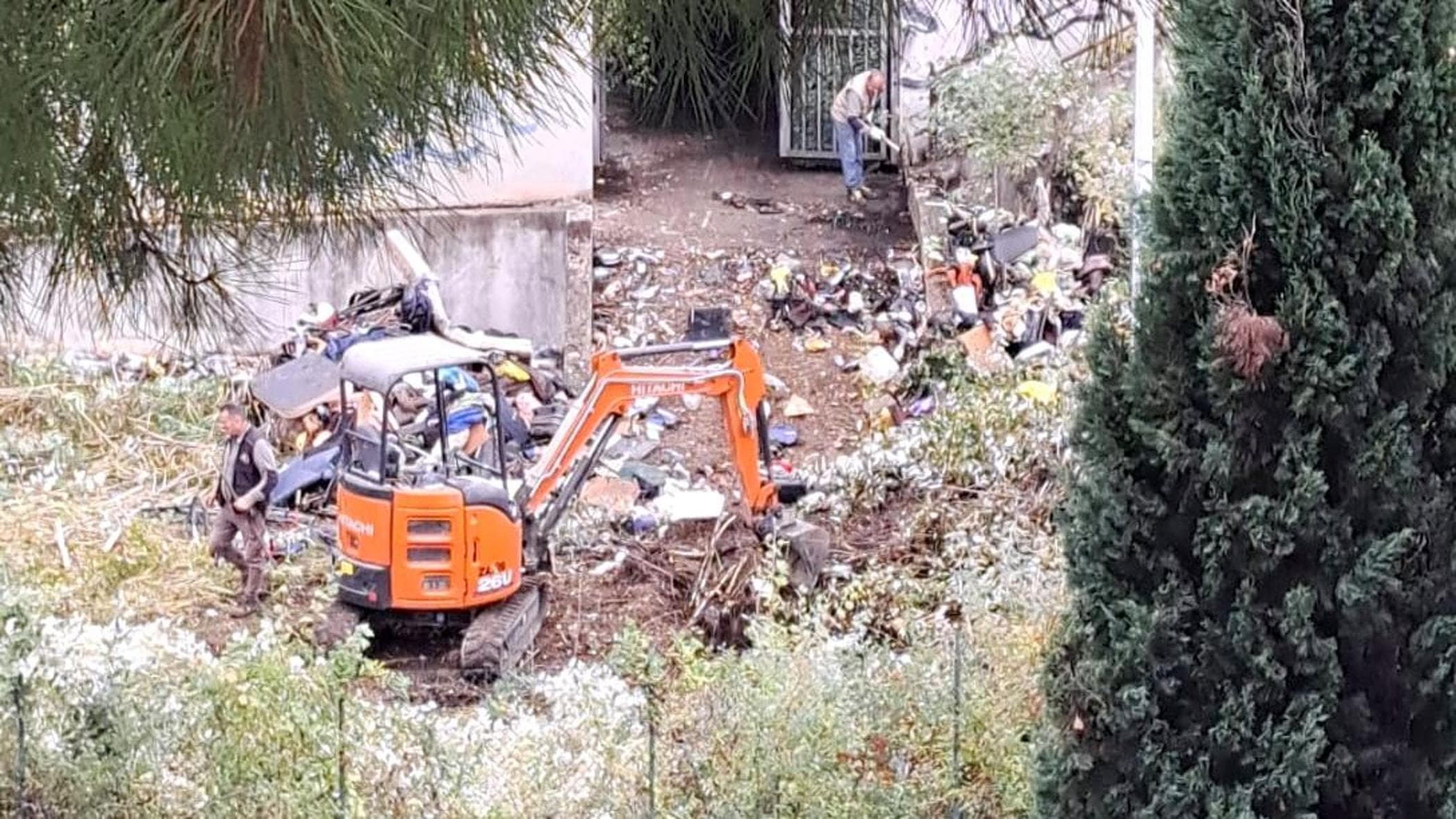 Accampamento nel sottopasso ferroviario sgomberato