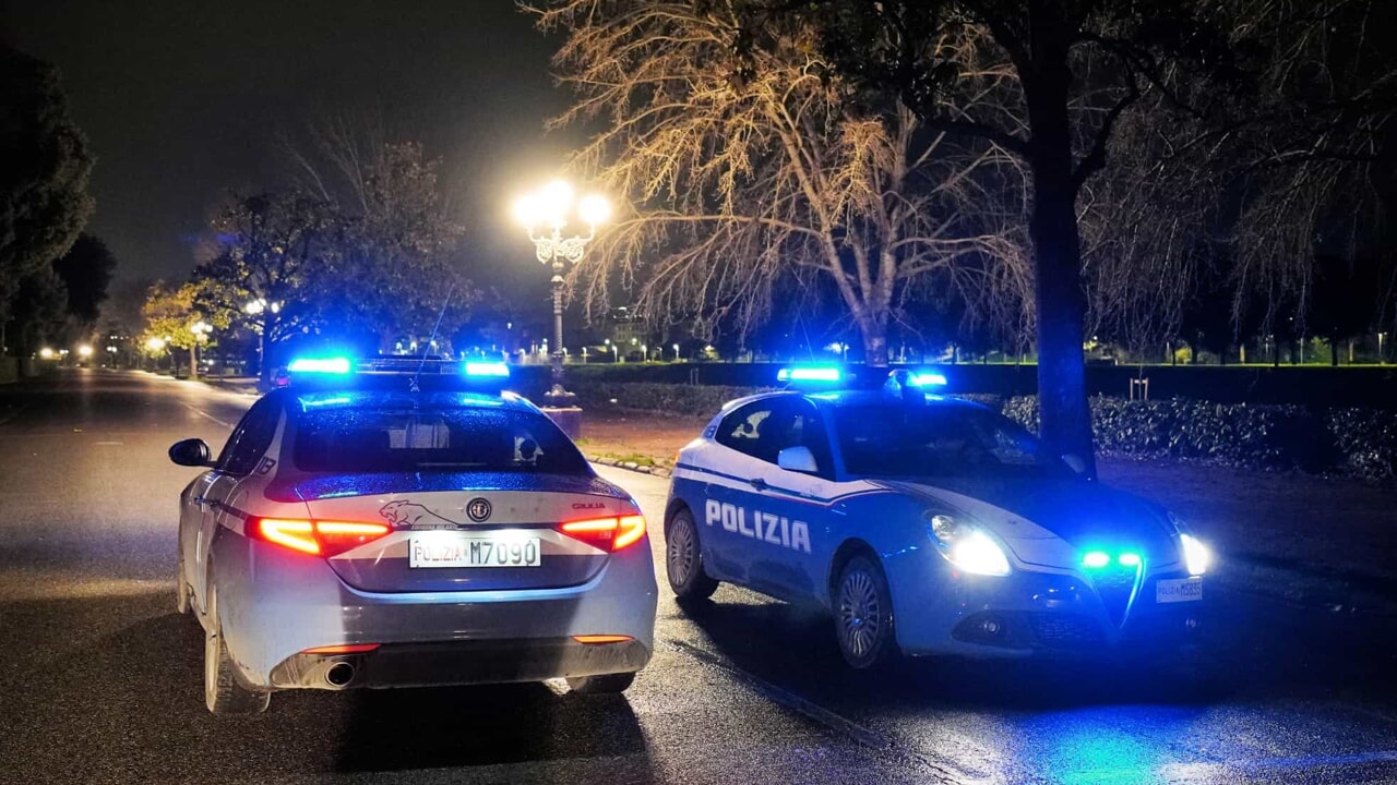 Aggressione e rapina alla fermata tramvia Cascine, rubati monopattino e telefono ad una persona.