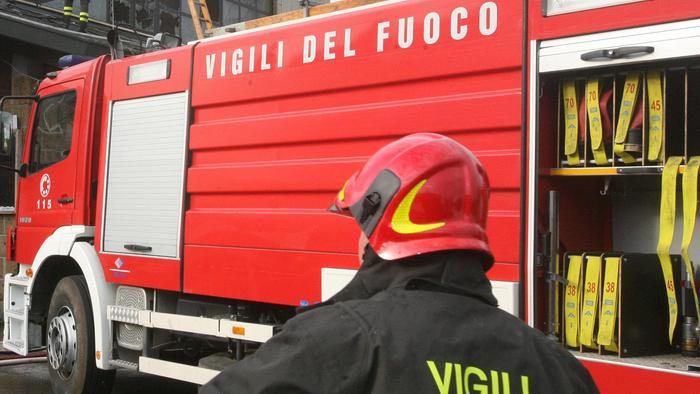 Treni bloccati tra Vicchio e Borgo San Lorenzo, albero cade sulla linea.