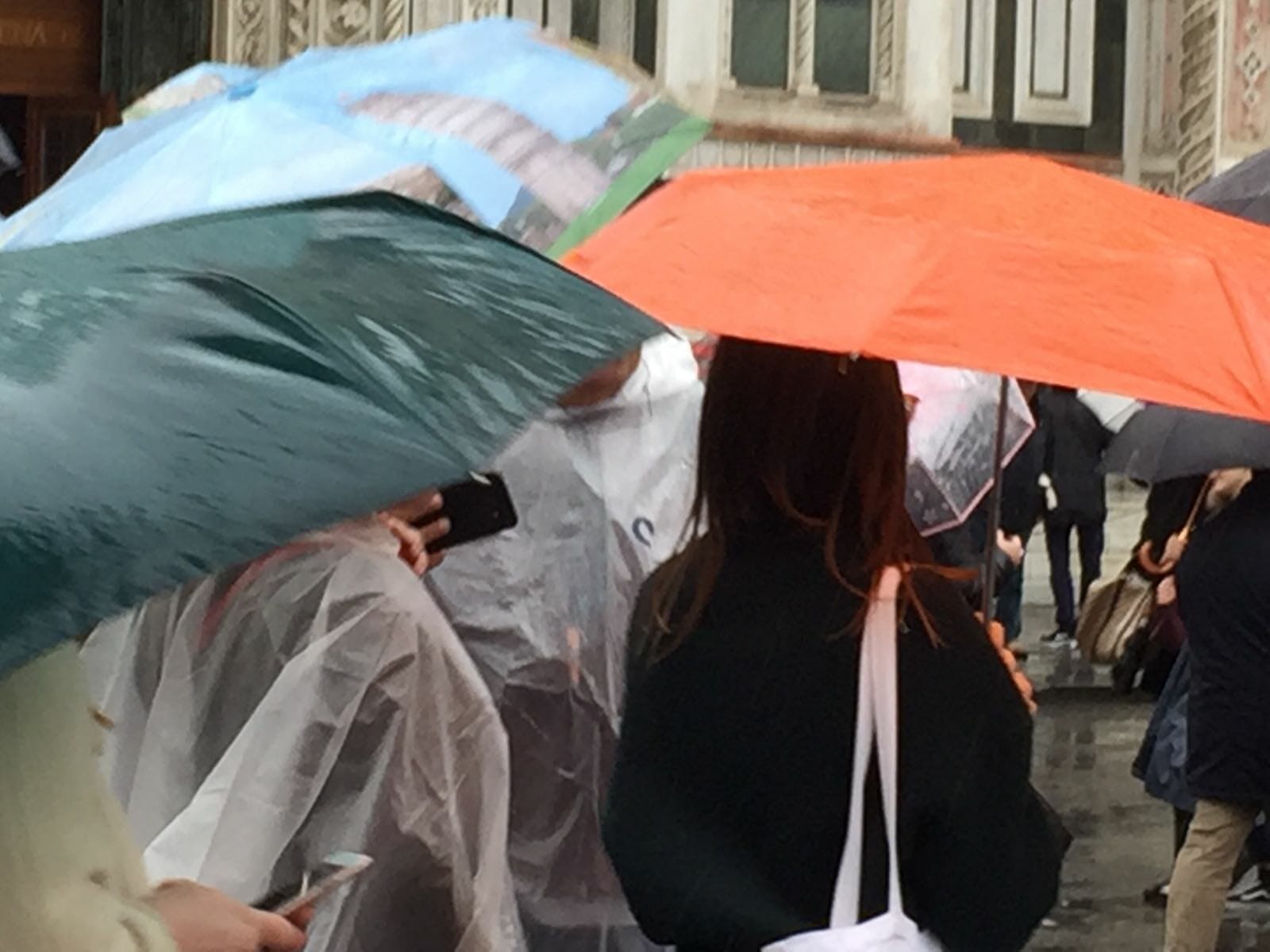 Allerta arancione in Toscana, scuole sulla costa chiuse.