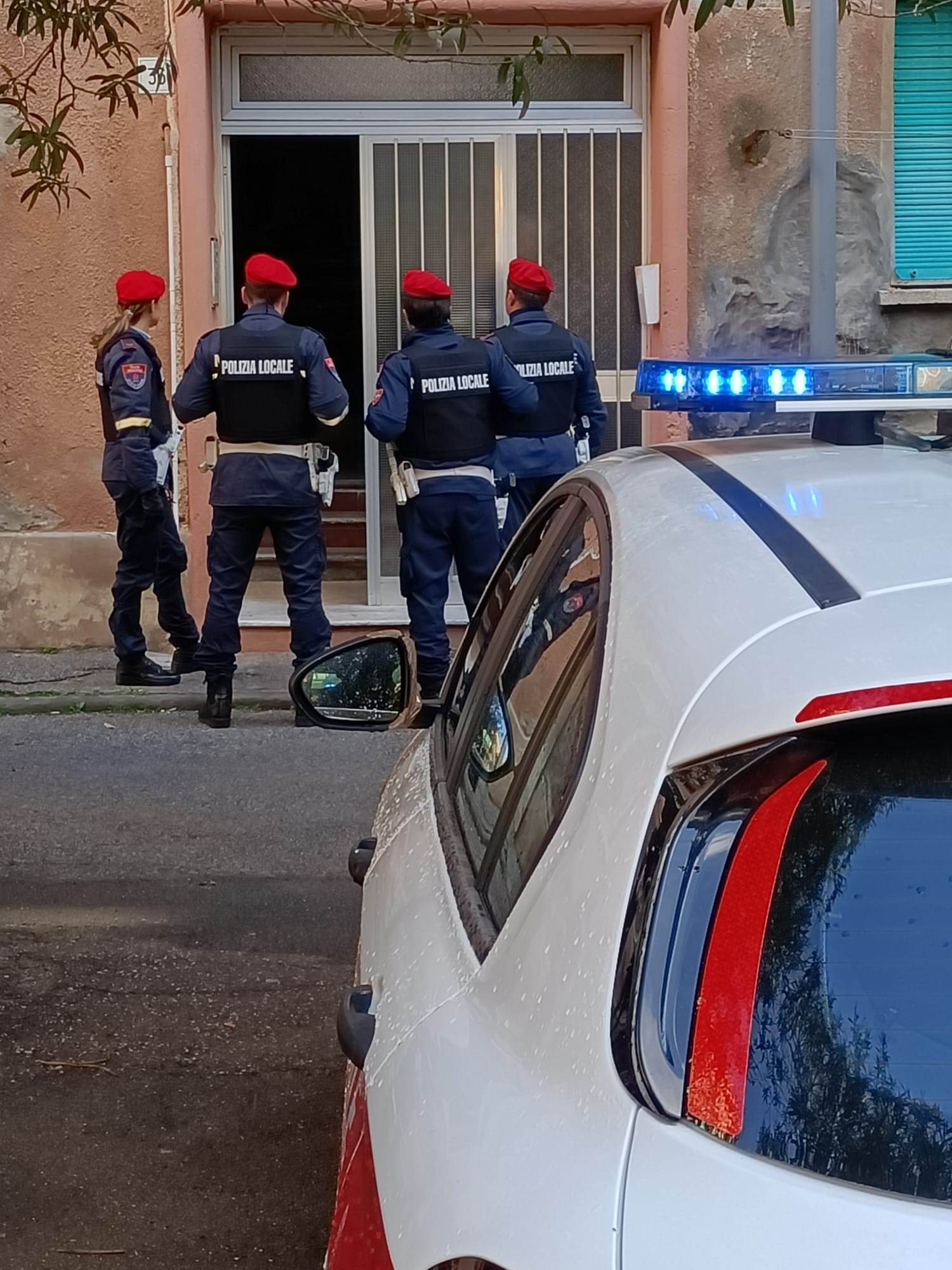 Alloggio di emergenza sgomberato in Via della Bassata.