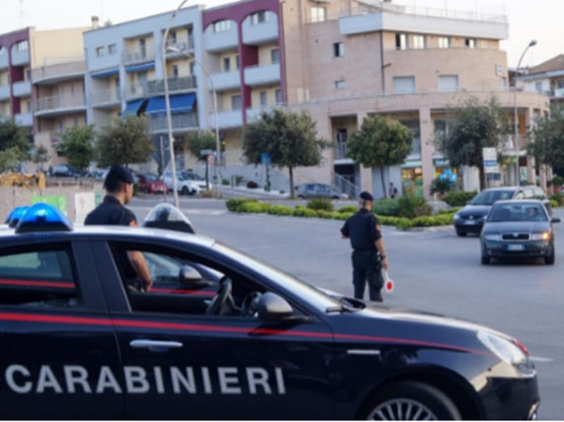 Arrestati per rubare Jaguar, spaccano finestrino.