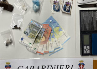 Arrestati pusher con dosi pronte, in casa e indosso