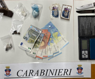 Arrestati pusher con dosi pronte, in casa e indosso