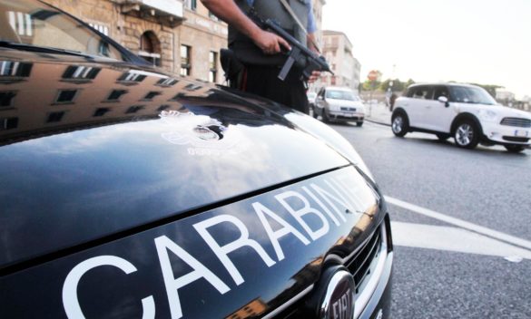 Arrestato 31enne che attacca carabinieri dopo essere stato trovato con droga