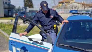 Auto in fuga semina il panico a Chinatown, due arrestati a Prato