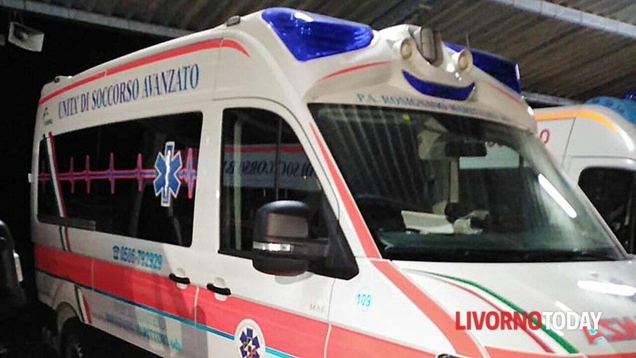 Auto si ribalta a Rosignano nella notte, tre feriti in ospedale