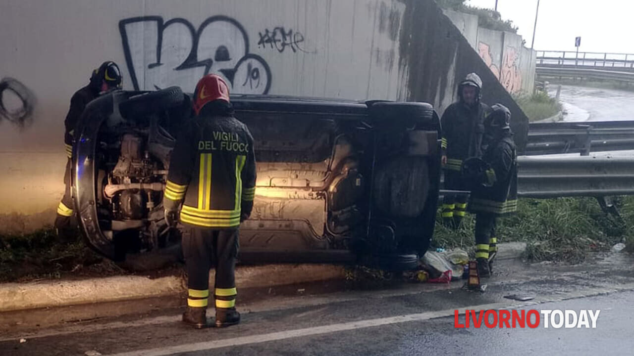 Auto si ribalta alla curva "Puccio sterza", 2 feriti