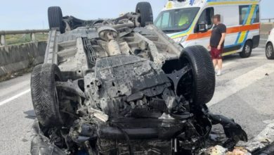 Auto si ribalta in incidente Fi-Pi-Li, ferito conducente 51enne.