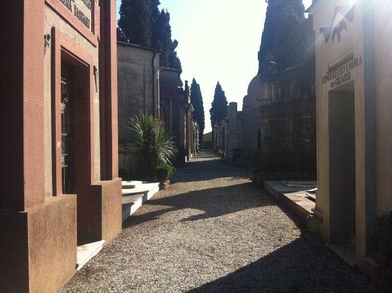 Bagni cimitero Sarzana ristrutturati per ripristinarne l'uso