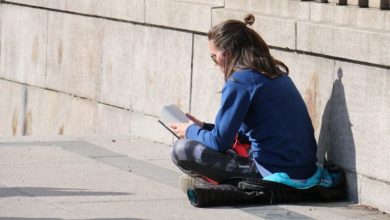 Biblioteca Lazzerini offre spettacoli teatrali con libri viventi a Prato.