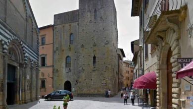 Caduta di visitatore dalla torre di Volterra, intervento dell'elisoccorso.