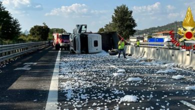 Camion salta corsia A1 tra Valdarno e Arezzo, video mostra paralisi traffico