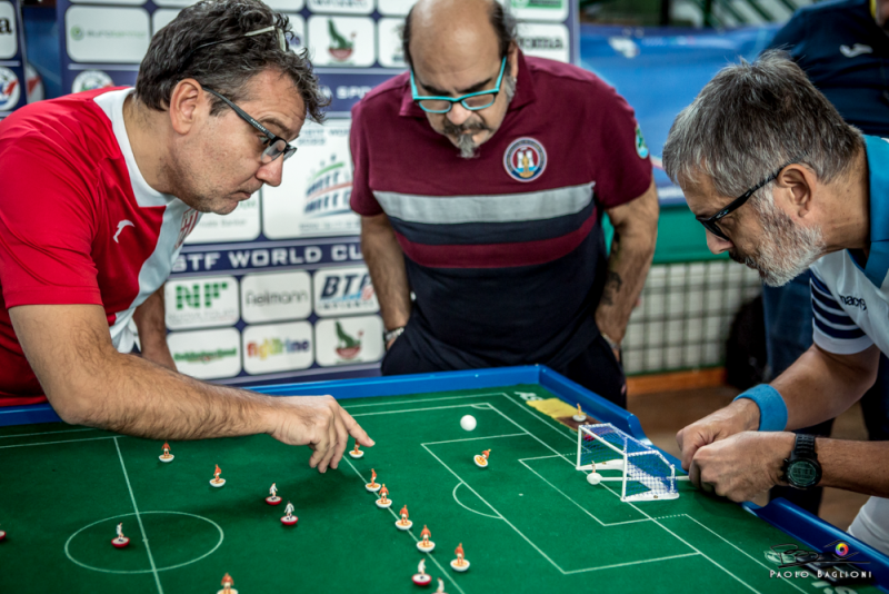 Campionato nazionale di Subbuteo a Pisa, partecipano 52 squadre da tutta Italia.