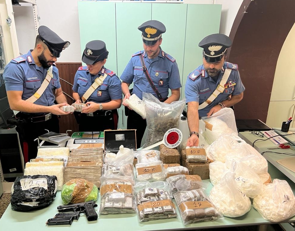 Carabinieri scoprono magazzino droga in Valdelsa con 40 kg sequestrati