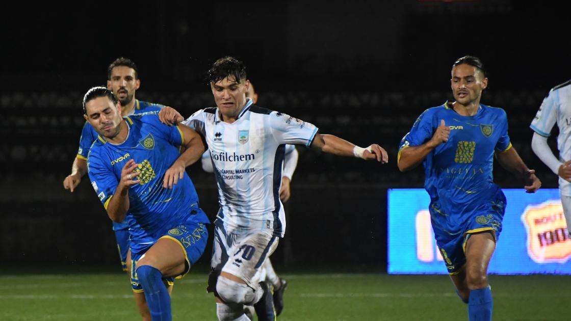 Carrarese e Pineto si fermano sul pareggio 1-1.